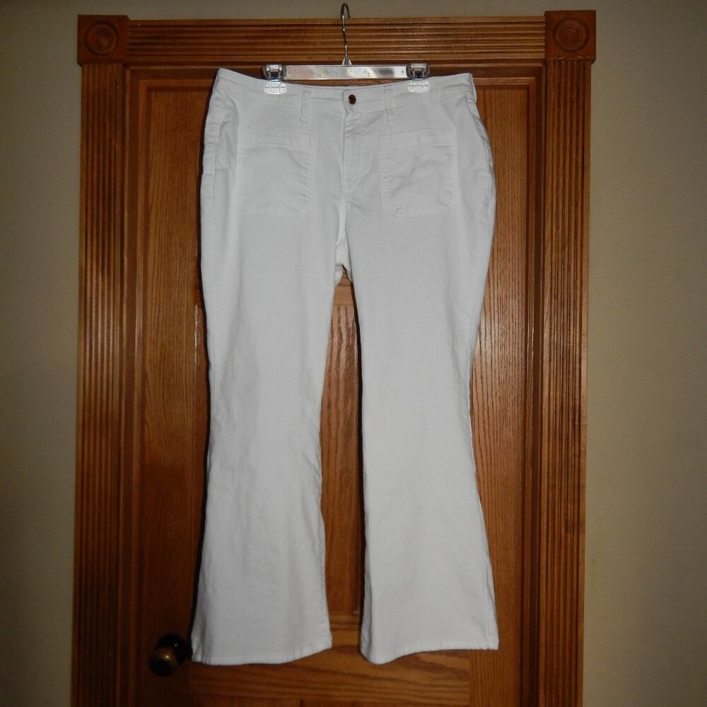 Women's Size 16 UNIVERSAL THREAD High Waist Flare Leg White Jeans Pants
